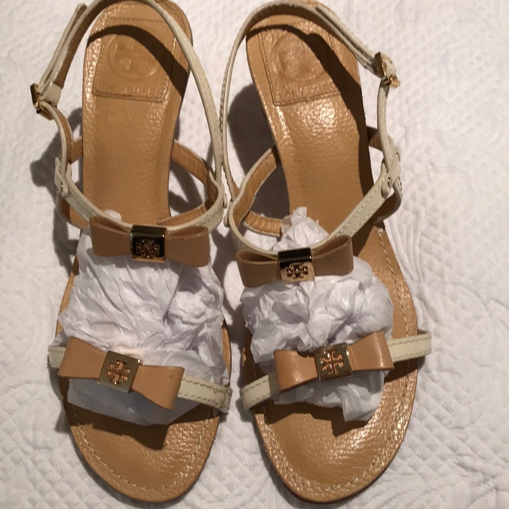 Tory Burch kitten heeled sandals ❤️